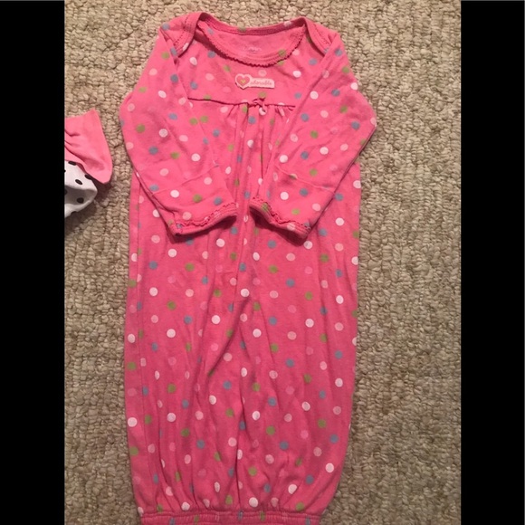 Adorable Carter’s Bubblegum Sleep Gown & Beanies - Picture 7 of 8